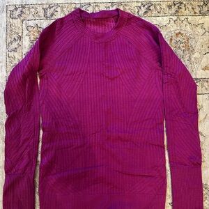 Lululemon Size 4 ribbed longsleeve top.